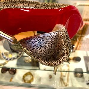 Christian Louboutain Sleek Pumps Gold